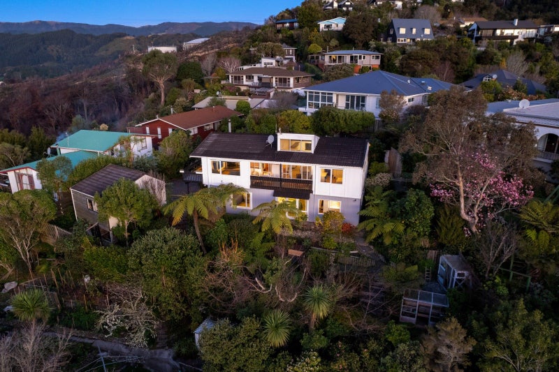 13 Kenilworth Grove, Silverstream, Upper Hutt - Carousel 2