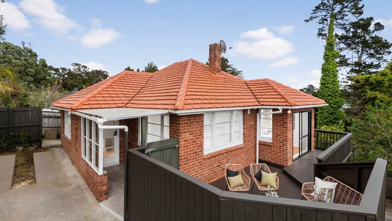 213 Titirangi Road, Titirangi, Auckland - Carousel 1