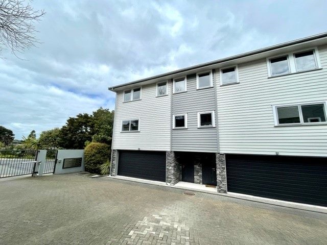 17/13 Kaihu Street, Northcote, Auckland - Carousel 13