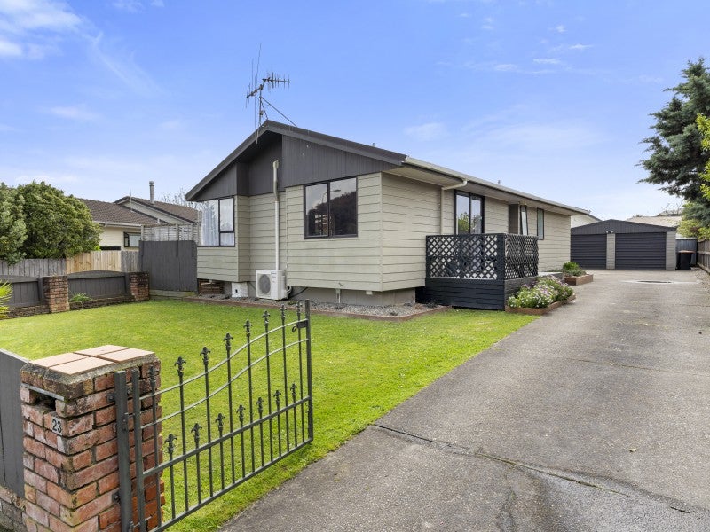 23 Peppertree Glade, Kelvin Grove, Palmerston North - Carousel 1