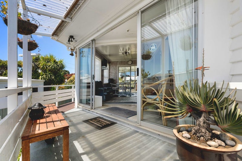 9 Roy Terrace, Moturoa, New Plymouth - Carousel 2