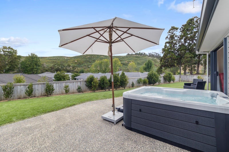 18 Applemoors Way, Riverhead, Riverhead - Carousel 2