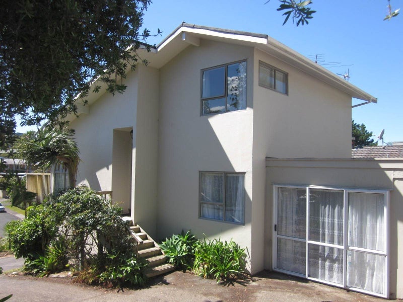 1/64 Saddleback Rise, Murrays Bay, Auckland - Carousel 1