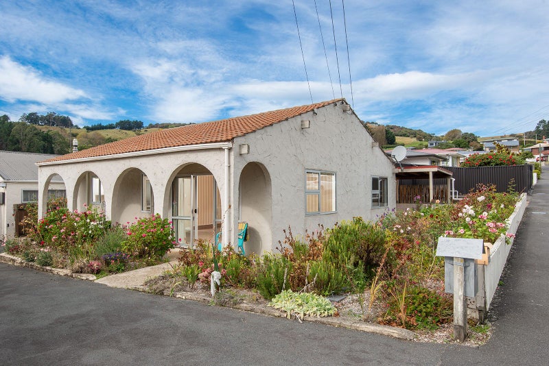 12A Elwyn Crescent, Green Island, Dunedin - Carousel 1