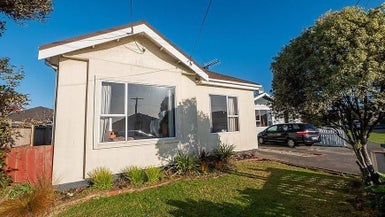 7 Hargest Crescent, Saint Kilda, Dunedin - Carousel 1