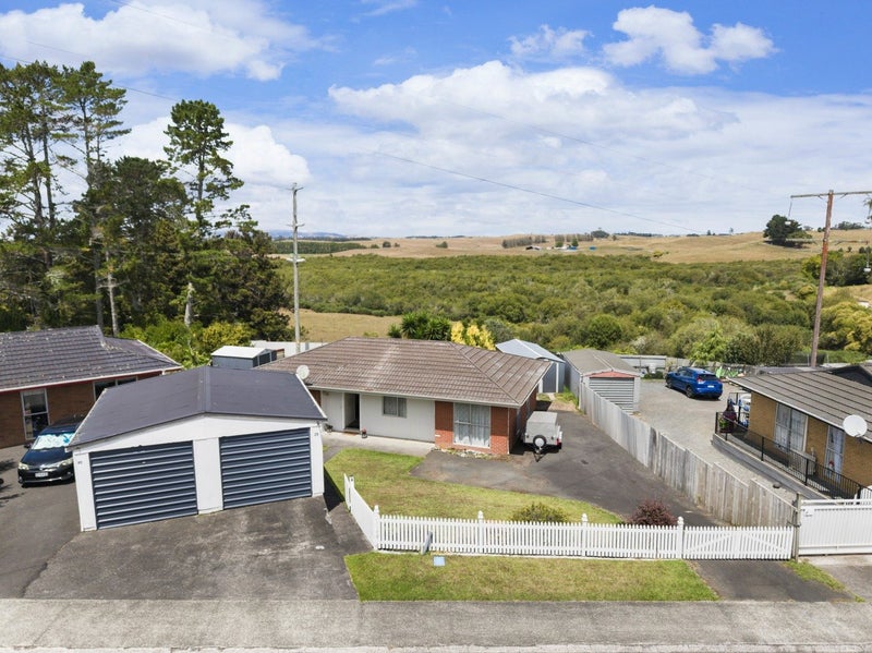 29 Heather Green Avenue, Meremere - Carousel 1