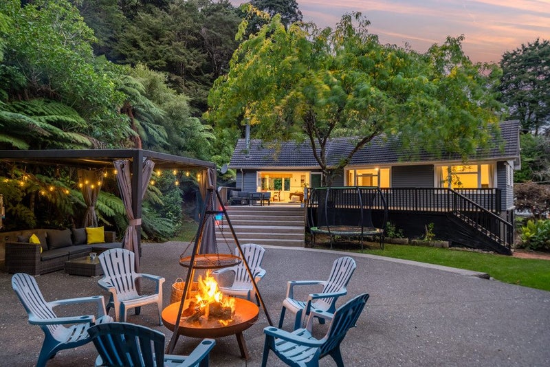 49 Blue Mountains Road, Pinehaven, Upper Hutt - Carousel 1