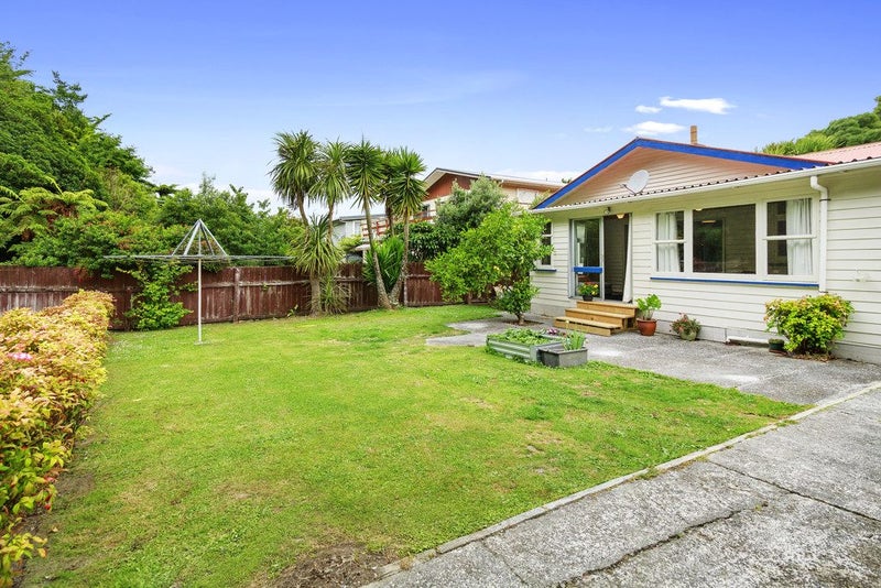 24 Lincoln Avenue, Tawa, Wellington - Carousel 2
