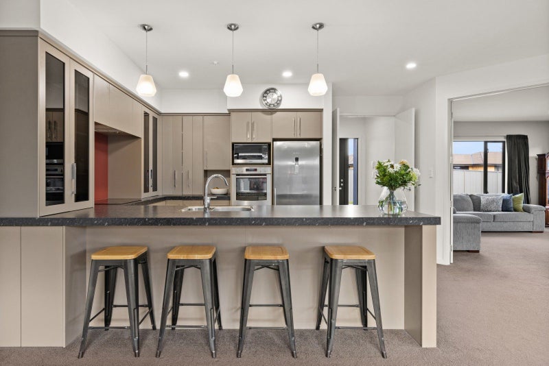 7 Milford Place, Poraiti, Napier - Carousel 2