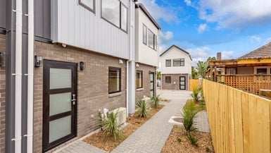 14E Durham Street, Te Atatu Peninsula, Auckland - Carousel 1