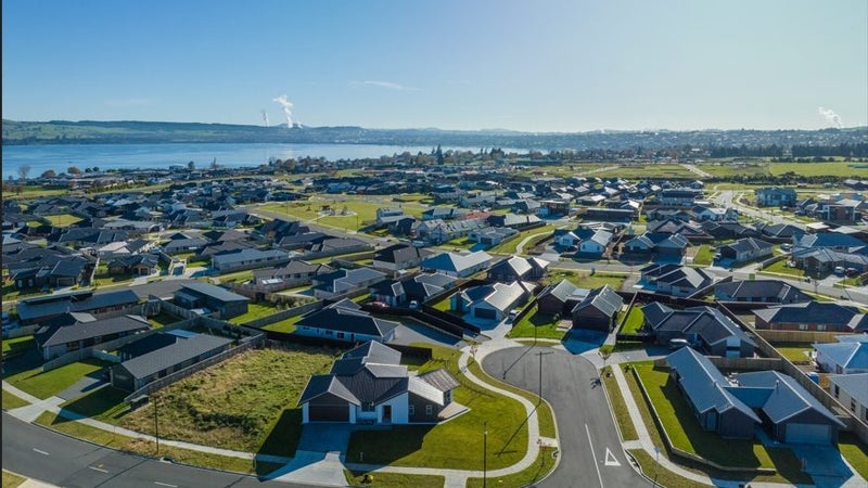 18 Makomako Crescent, Wharewaka, Taupō - Carousel 1