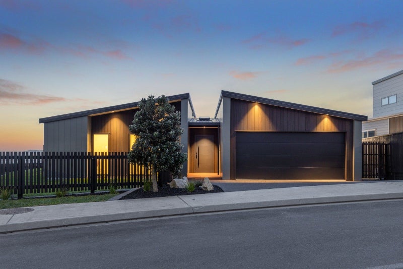 6 Okupe Grove, Aotea, Porirua - Carousel 2