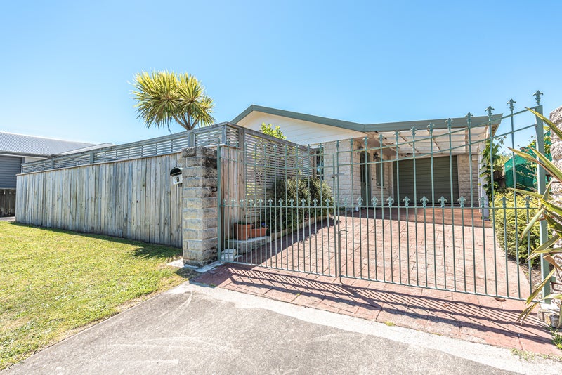 1 Hutchison Crescent, Durie Hill, Whanganui - Carousel 2