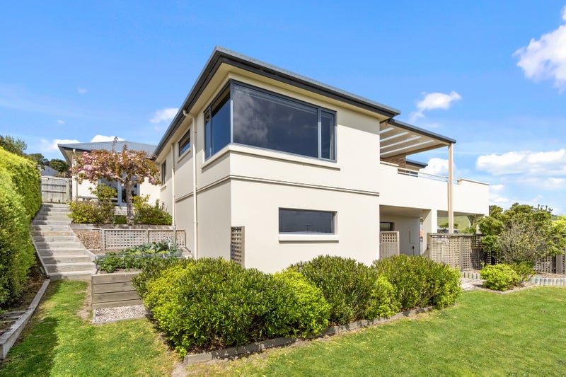 31 Highcrest Heights, Westmorland, Christchurch - Carousel 2
