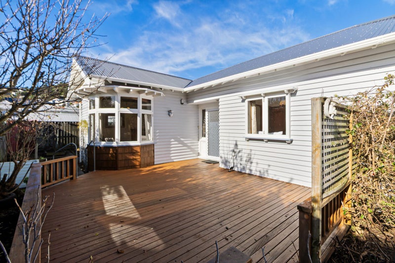 297 The Parade, Island Bay, Wellington - Carousel 1