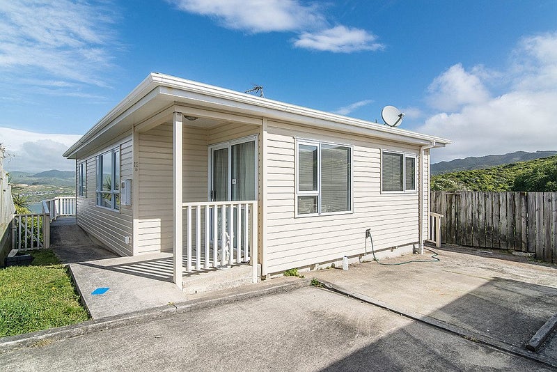 12B Whenua View, Titahi Bay, Porirua - Carousel 1