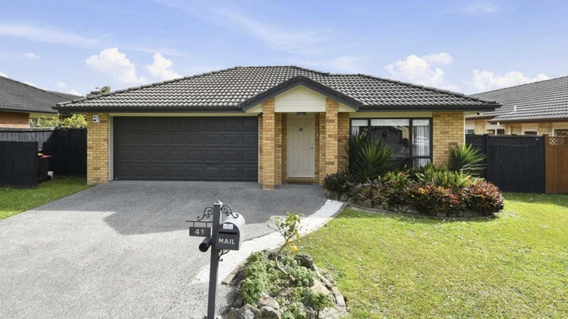 41 Croftview Road, Wattle Downs, Auckland - Carousel 1