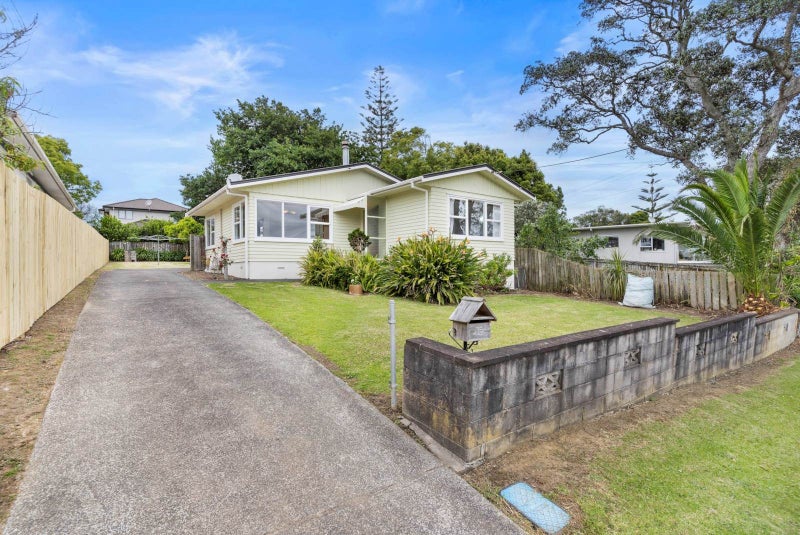 15 Rambler Crescent, Beach Haven, Auckland - Carousel 2
