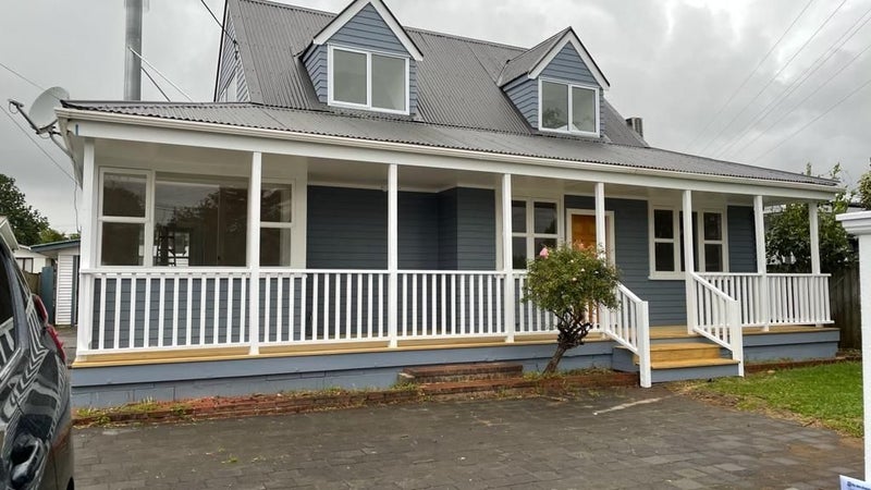 31 Cobham Crescent, Kelston, Auckland - Carousel 1