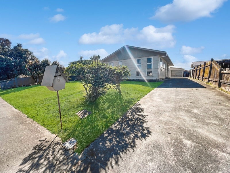 11 Colonial Place, Kelvin Grove, Palmerston North - Carousel 1