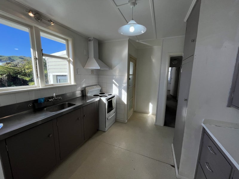 33 Leicester Street, Cannons Creek, Porirua - Carousel 2