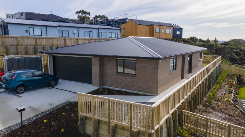 13 Topsail Way, Whitby, Porirua - Carousel 1
