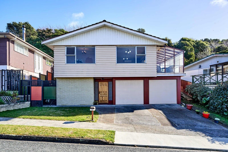 18 Rembrandt Avenue, Tawa, Wellington - Carousel 1