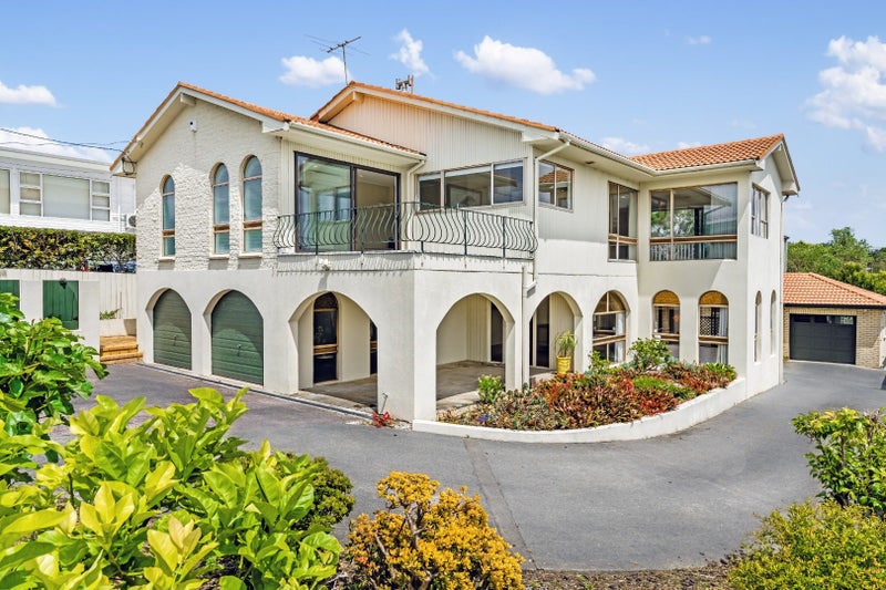 18 Folkestone Street, Murrays Bay, Auckland - Carousel 1