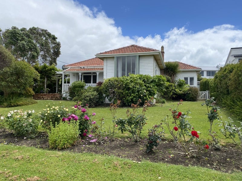 2 Clifton Road, Waiake, Auckland - Carousel 1