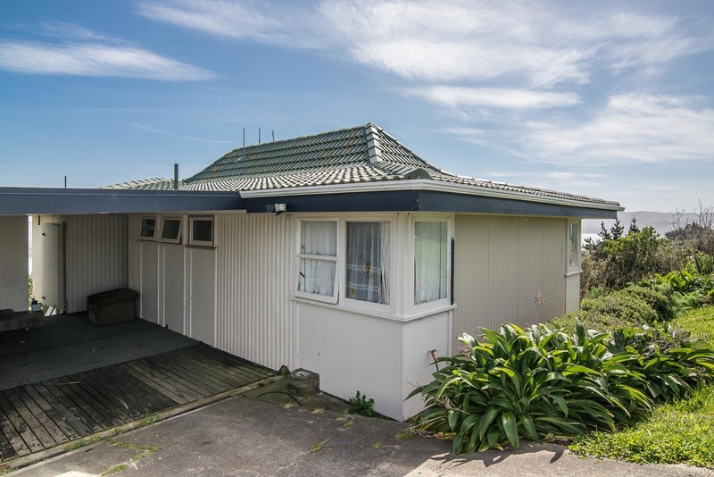 19 Almora View, Ascot Park, Porirua - Carousel 2