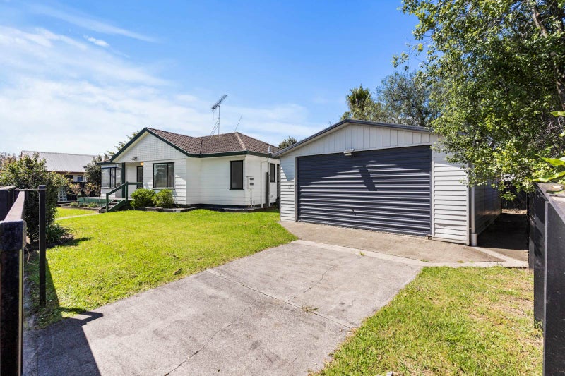 37 Rosemead Place, Randwick Park, Auckland - Carousel 1
