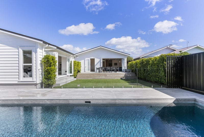 22 Halesowen Avenue, Sandringham, Auckland - Carousel 1