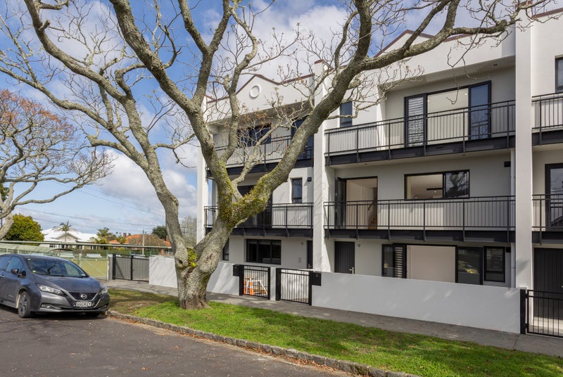 9 Manatu Street, Mount Eden, Auckland - Carousel 2