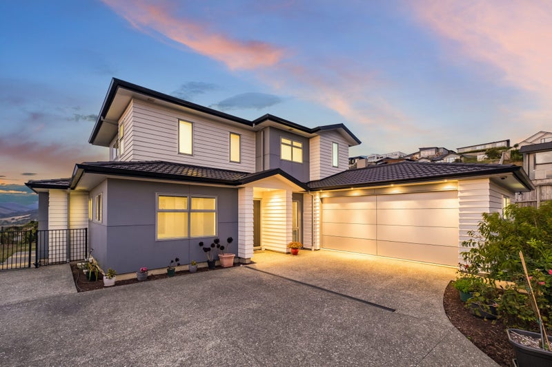 13 Canary Way, Whitby, Porirua - Carousel 1