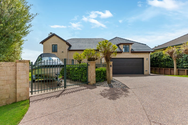 36 Westerham Drive, Dannemora, Auckland - Carousel 1