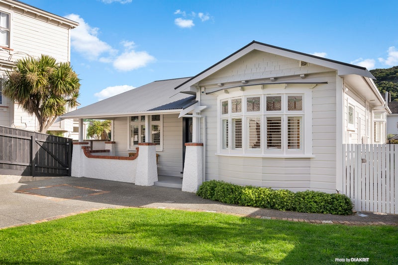 108 Clyde Street, Island Bay, Wellington - Carousel 2