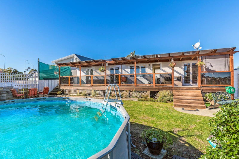 8A Oteha Valley Road, Northcross, Auckland - Carousel 13