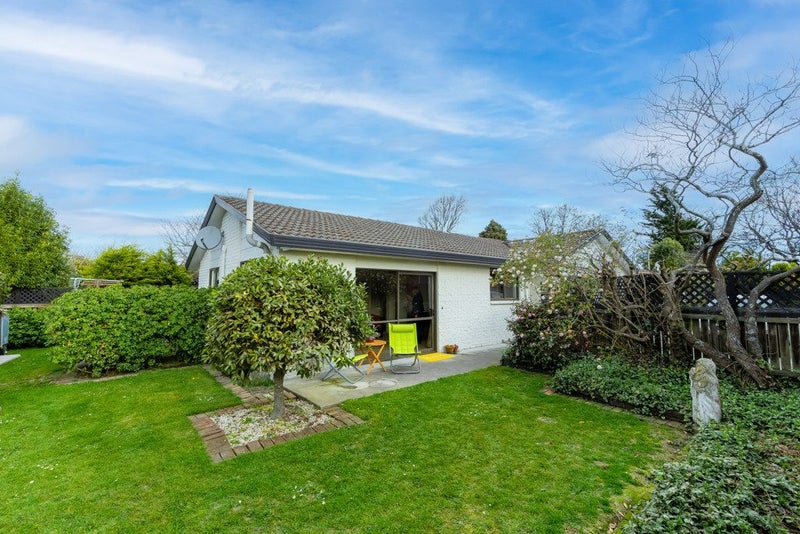 2/472 Avonhead Road, Avonhead, Christchurch - Carousel 1