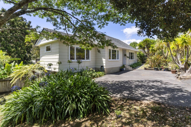 92 Candia Road, Henderson Valley, Auckland - Carousel 1