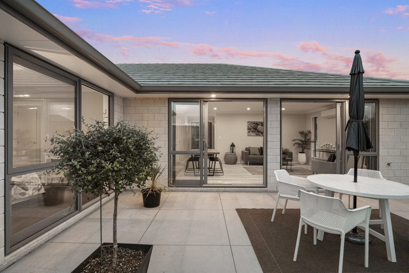 18 Sam Heywood Place, Pyes Pa, Tauranga - Carousel 1