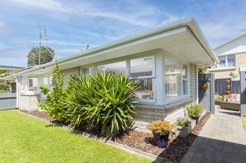 2 Chevron Drive, Bellevue, Tauranga - Carousel 1