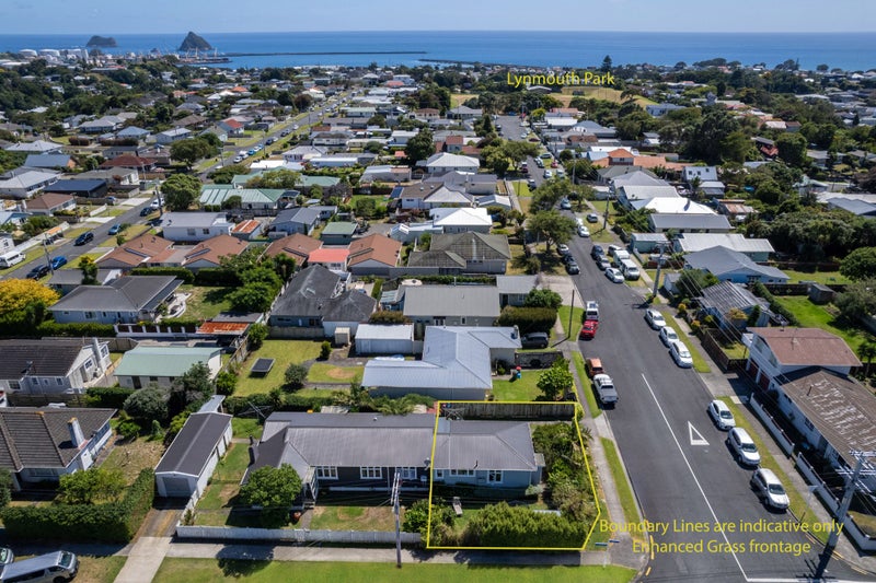 46 Lyn Street, Lynmouth, New Plymouth - Carousel 2