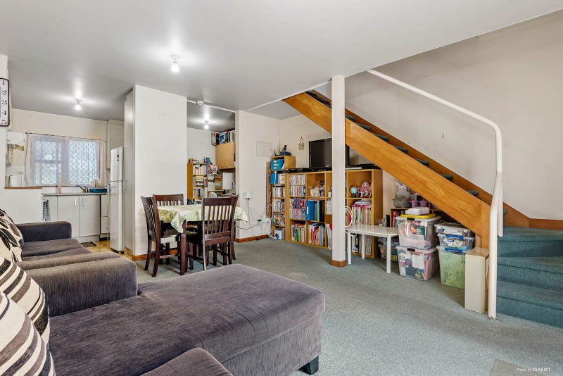 42 Fred Woodward Place, Mount Roskill, Auckland - Carousel 2