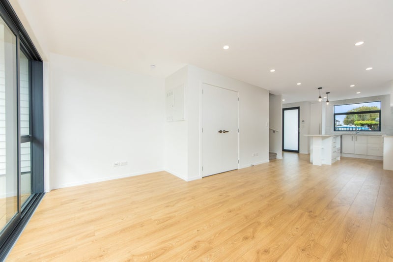 5 Mokopiko Court, Beach Haven, Auckland - Carousel 2