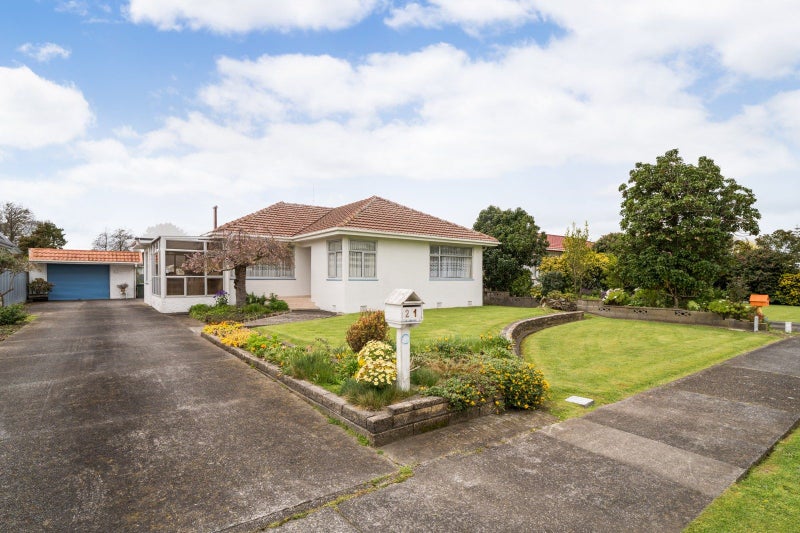 21 Gloucester Street, Takaro, Palmerston North - Carousel 1