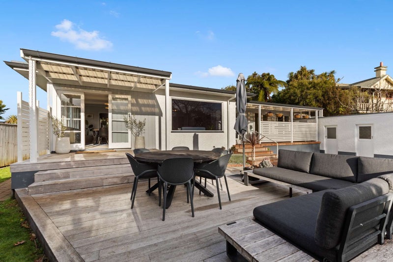 11 College Street, College Estate, Whanganui - Carousel 1