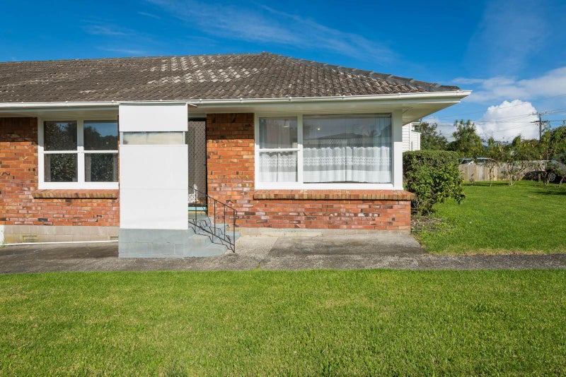 1/15 Gladstone Road, Northcote, Auckland - Carousel 2