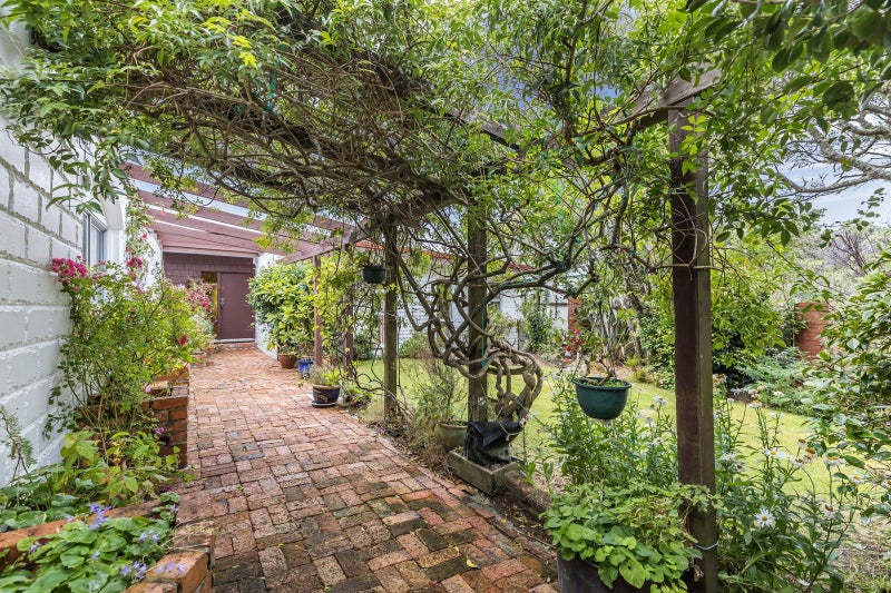 8 Downing Street, Crofton Downs, Wellington - Carousel 1