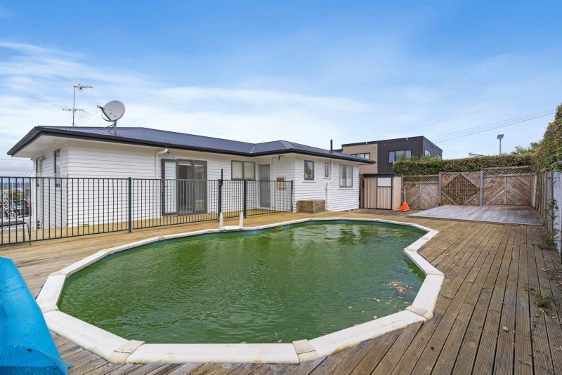 12 Hepburn Road, Glendene, Auckland - Carousel 1