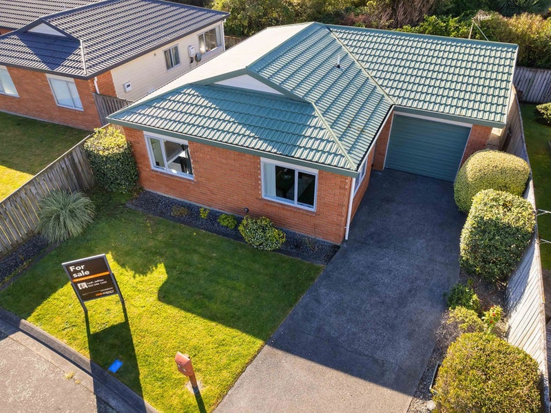 16 Pohutukawa Grove, Titahi Bay, Porirua - Carousel 1